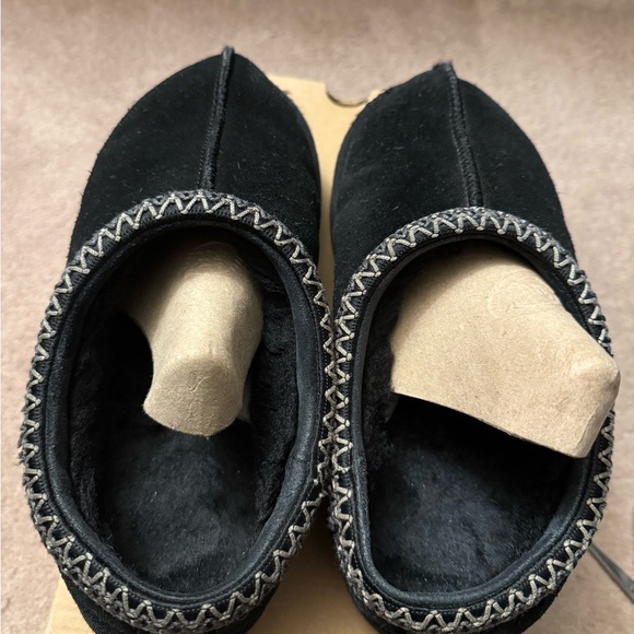 Women’s Ugg Tasman black size 9 used in fair condition with box - Picture 3 of 11